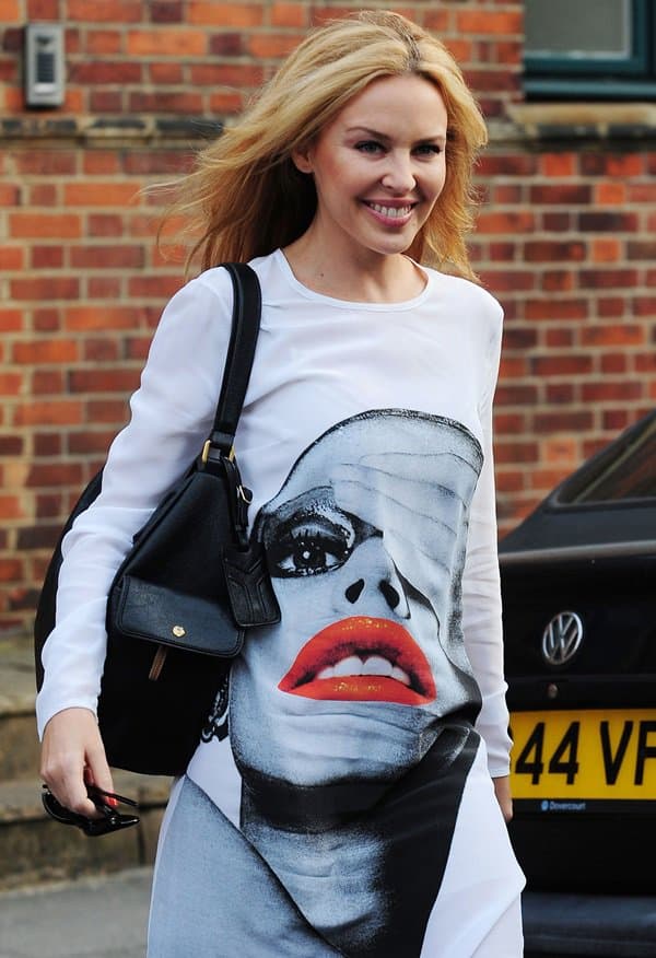 Kylie Minogue heads out in London after coming from a meeting at her management company's office building on September 22, 2010