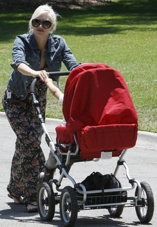 Gwen Stefani takes her children to the Huntington Botanical Gardens in San Marino on June 4, 2011