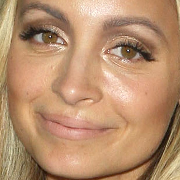 Nicole Richie added a touch of color to her brown eyes