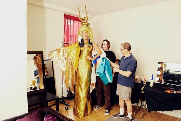 Heidi Klum tweets this pic with the caption “One week until Halloween! Here’s a sneak peek at my crazy Cleopatra costume!” on October 24, 2012