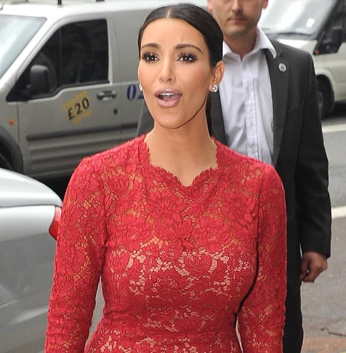 Kim Kardashian arriving at her hotel in London, England on May 18, 2012