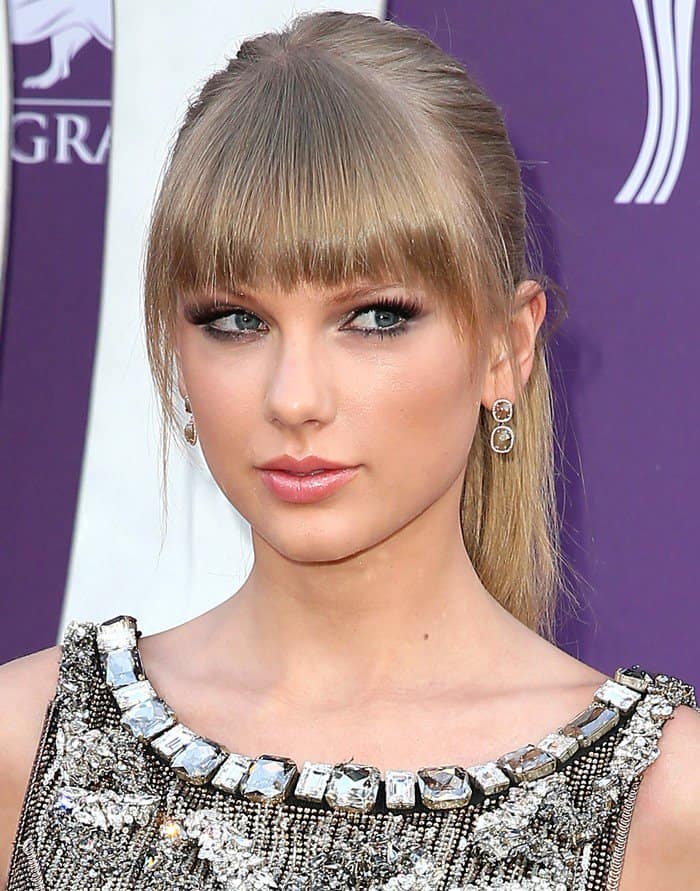Taylor Swift highlighted her ears with her signature fringe hairstyle