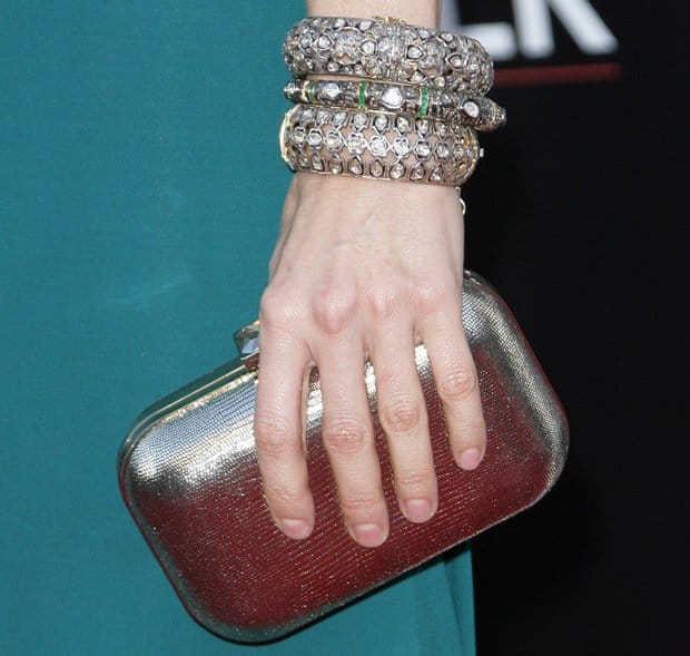 Heather Graham's exquisite jewelry and clutch handbag