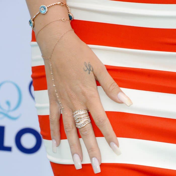 Khloe Kardashian showing off her jewelry