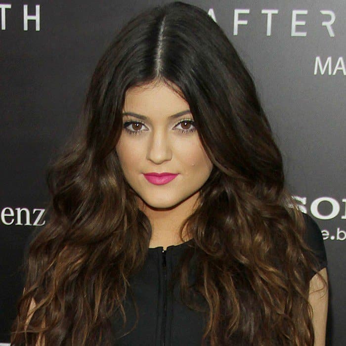 A closer look at Kylie Jenner's sexy hair and makeup