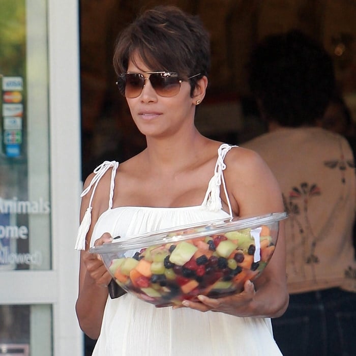 Halle Berry picks up a prepackaged fruit salad