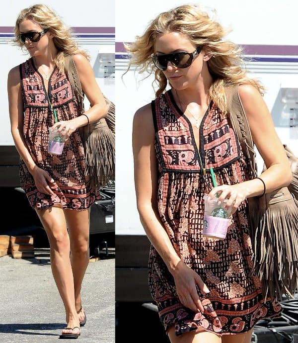 Kate Hudson in a hippie-chic look with a short embroidered dress and a fringed shoulder bag from Two Bar West