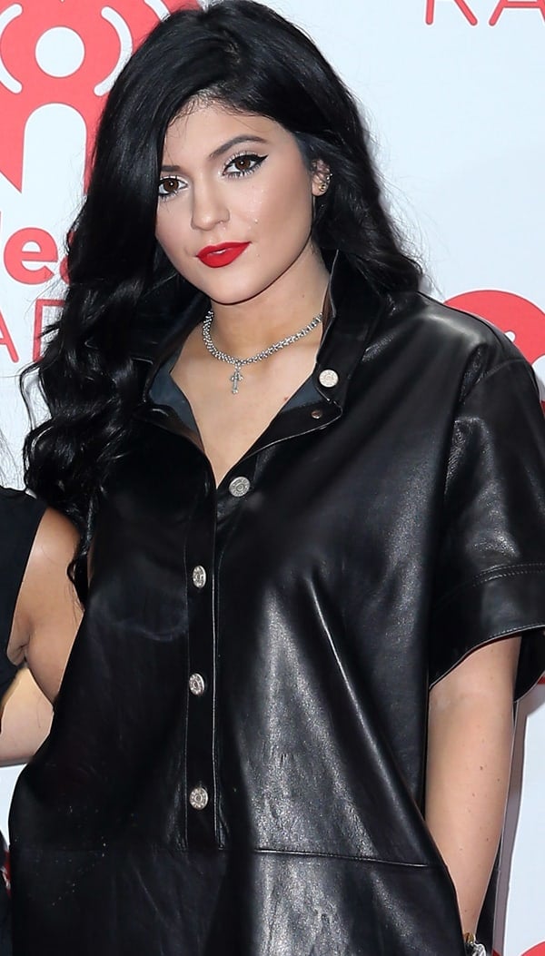 Kylie Jenner chose silver jewelry to finish her look