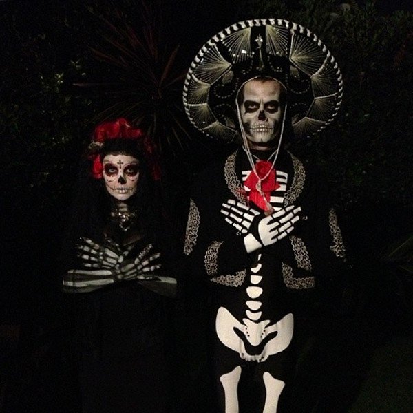 Cool couple Fergie and Josh went all out with their costumes and makeup for their Dia De Muertos (that's The Day of the Dead, folks) looks