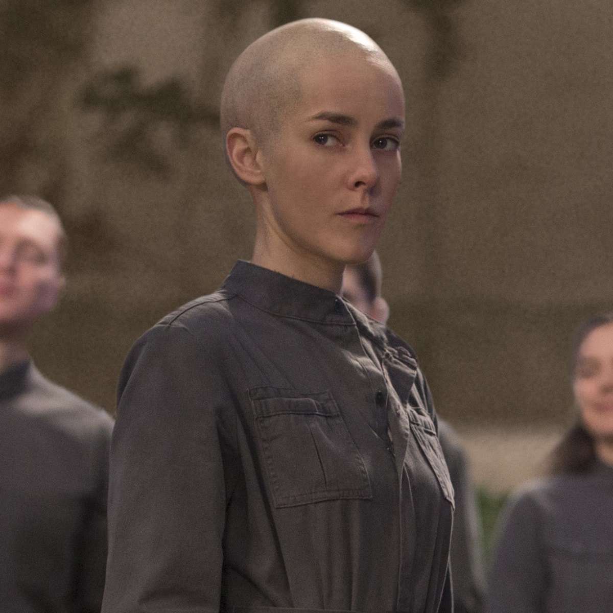 Jena Malone says Johanna's bald look in "The Hunger Games: Mockingjay - Part 2" was achieved through a combination of CGI, a bald cap with tracking dots, and a bald-headed stand-in