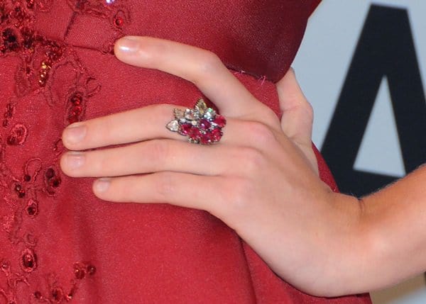 Taylor Swift shows off her dazzling Lorraine Schwartz ring
