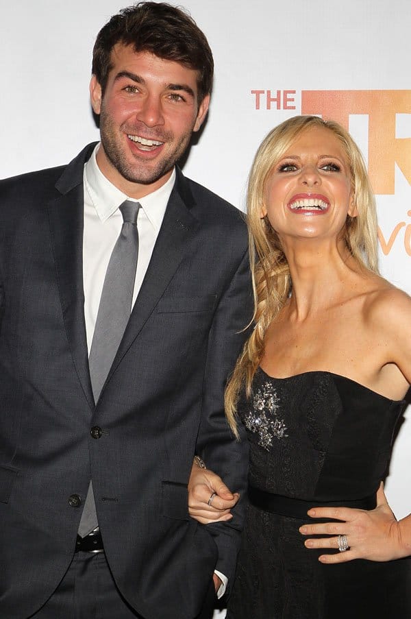 Actor James Wolk (L) and actress Sarah Michelle Gellar attend 'TrevorLIVE LA' honoring Jane Lynch and Toyota for the Trevor Project at Hollywood Palladium on December 8, 2013, in Hollywood, California