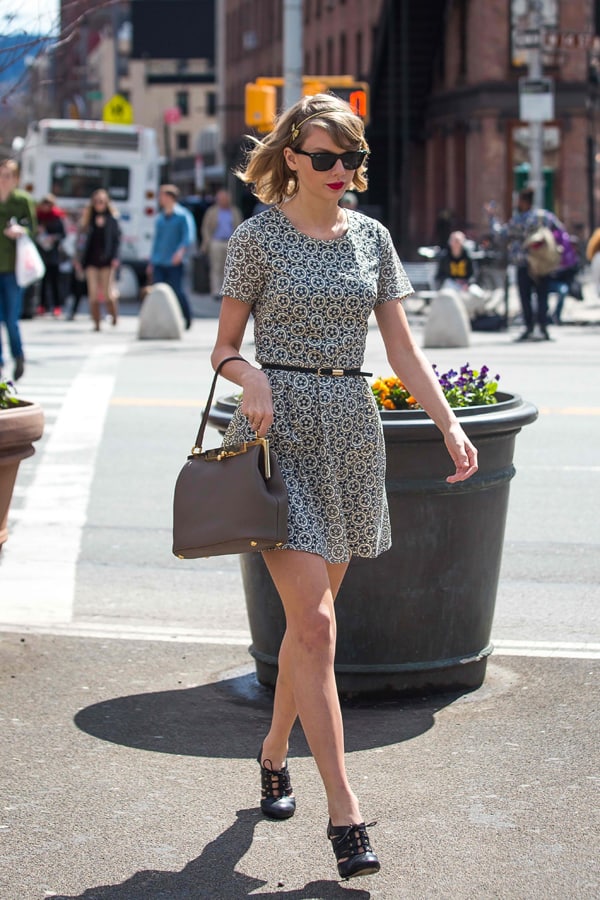 Taylor Swift shows how to cinch your waist in a floral vintage dress