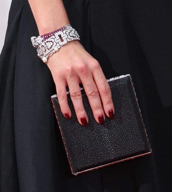 Lizzy Caplan completed her look with Neil Lane jewels and a Judith Lieber clutch