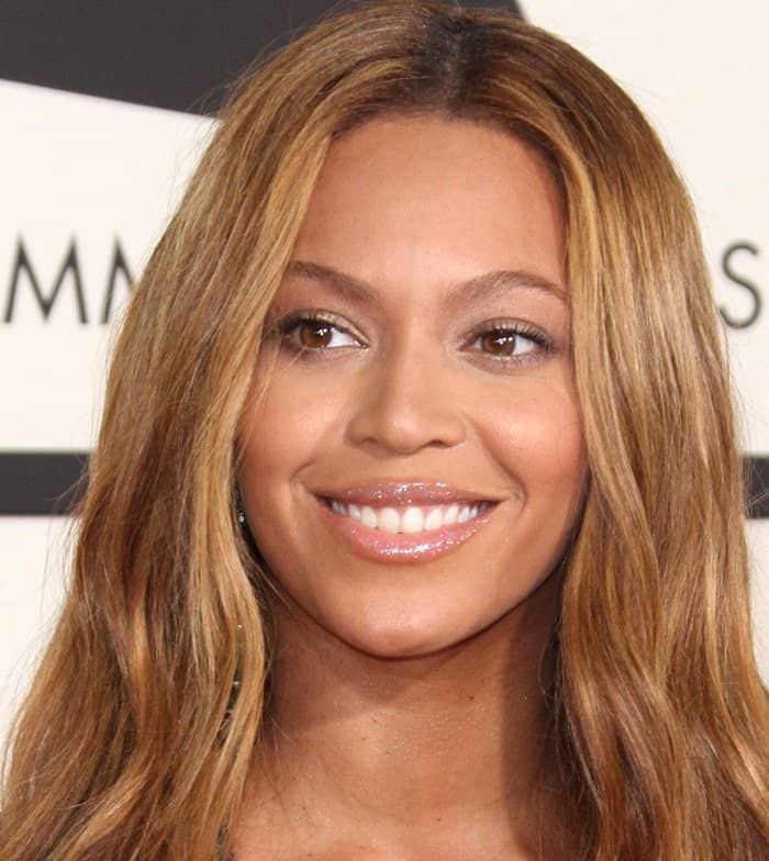 Beyonce's long, center-parted waves obscured the Lorraine Schwartz emerald chandelier earrings she wore