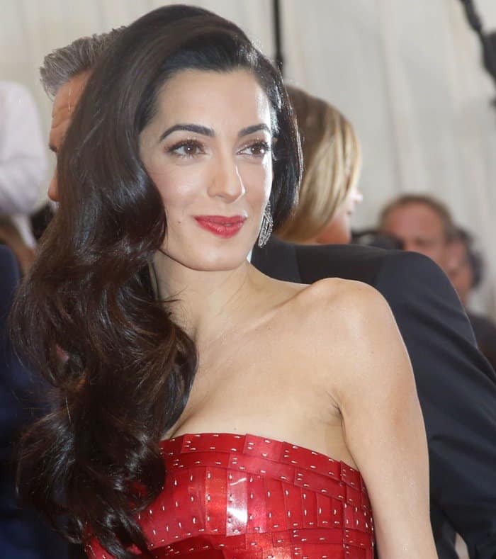 Amal Clooney showcased a stunning red gown by Maison Margiela “Artisanal” created exclusively for her by John Galliano