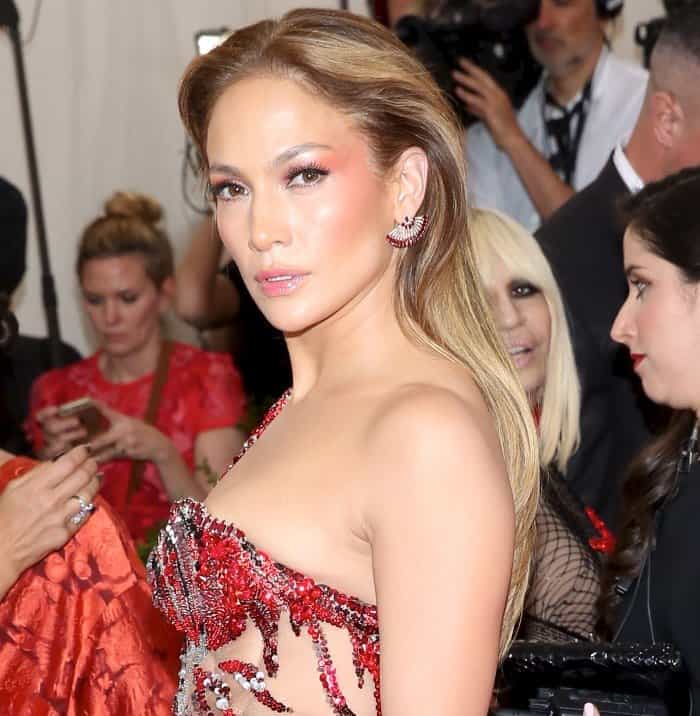 Jennifer Lopez showing off her Sutra earrings