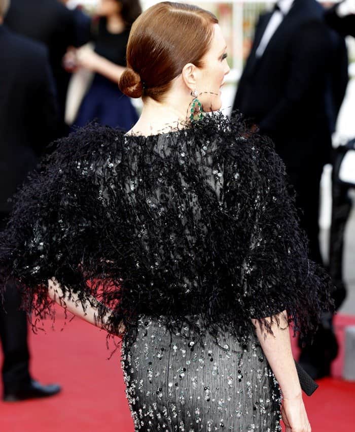 Julianne Moore left everyone in awe with her mesmerizing Armani Privé embellished gown, giving onlookers goosebumps