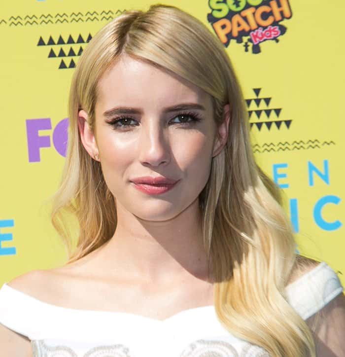 Emma Roberts flaunted her figure in a form-fitting, off-the-shoulder dress designed by Peter Pilotto at the Teen Choice Awards 2015