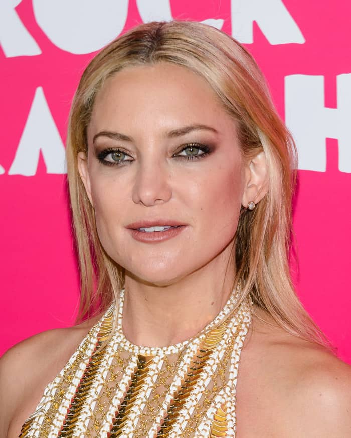 Kate Hudson's tresses were styled in a slicked-back look with a middle parting cascading down her back, while her striking green eyes were highlighted by smoldering eye makeup at the New York premiere of “Rock the Kasbah”