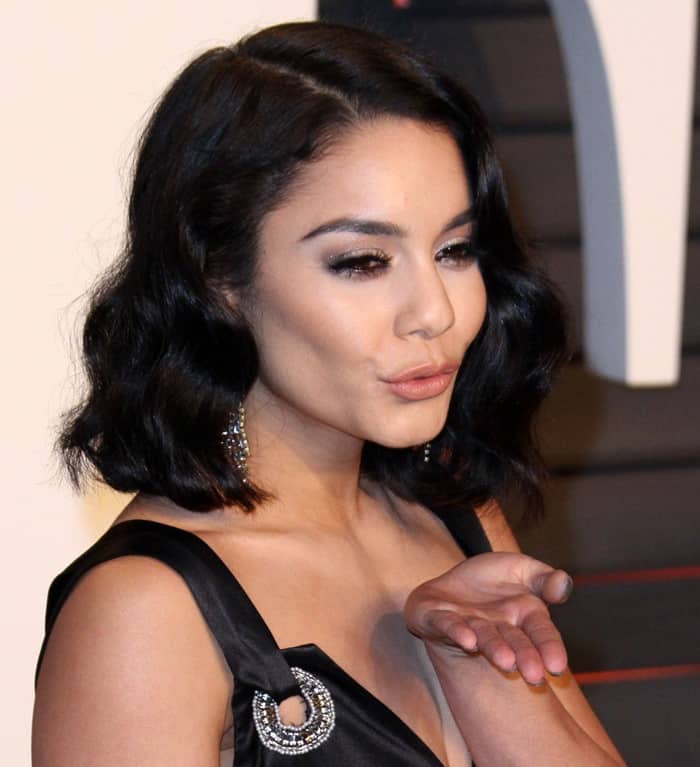 Vanessa Hudgens complemented the dress with dangling diamond earrings that matched the glittery details of the gown