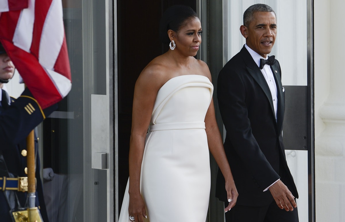 Radiating an air of timeless elegance, the First Lady donned an exquisite ivory-hued Brandon Maxwell dress for a grand state dinner in honor of Singapore's esteemed Prime Minister and his wife, Ho Ching
