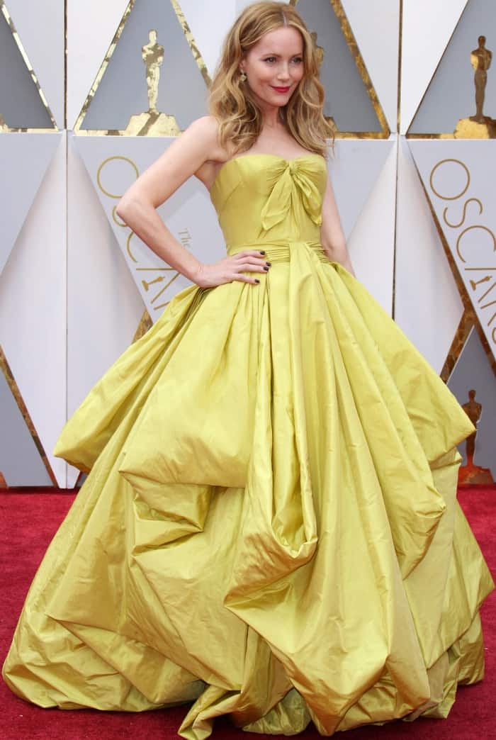 Leslie Mann wearing a chartreuse Zac Posen gown at the 2017 Oscars