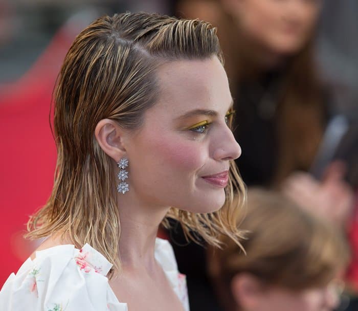 Margot Robbie finished the look with diamond flower earrings