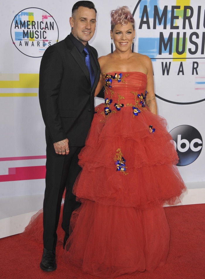 Carey Hart and Pink at the 2017 American Music Awards